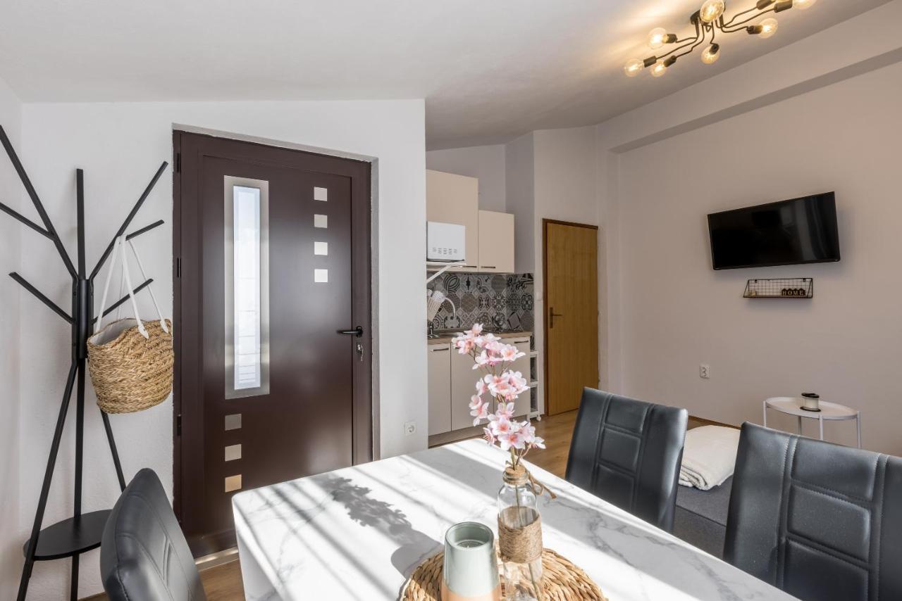 Apartment Lamaro Каштела Экстерьер фото