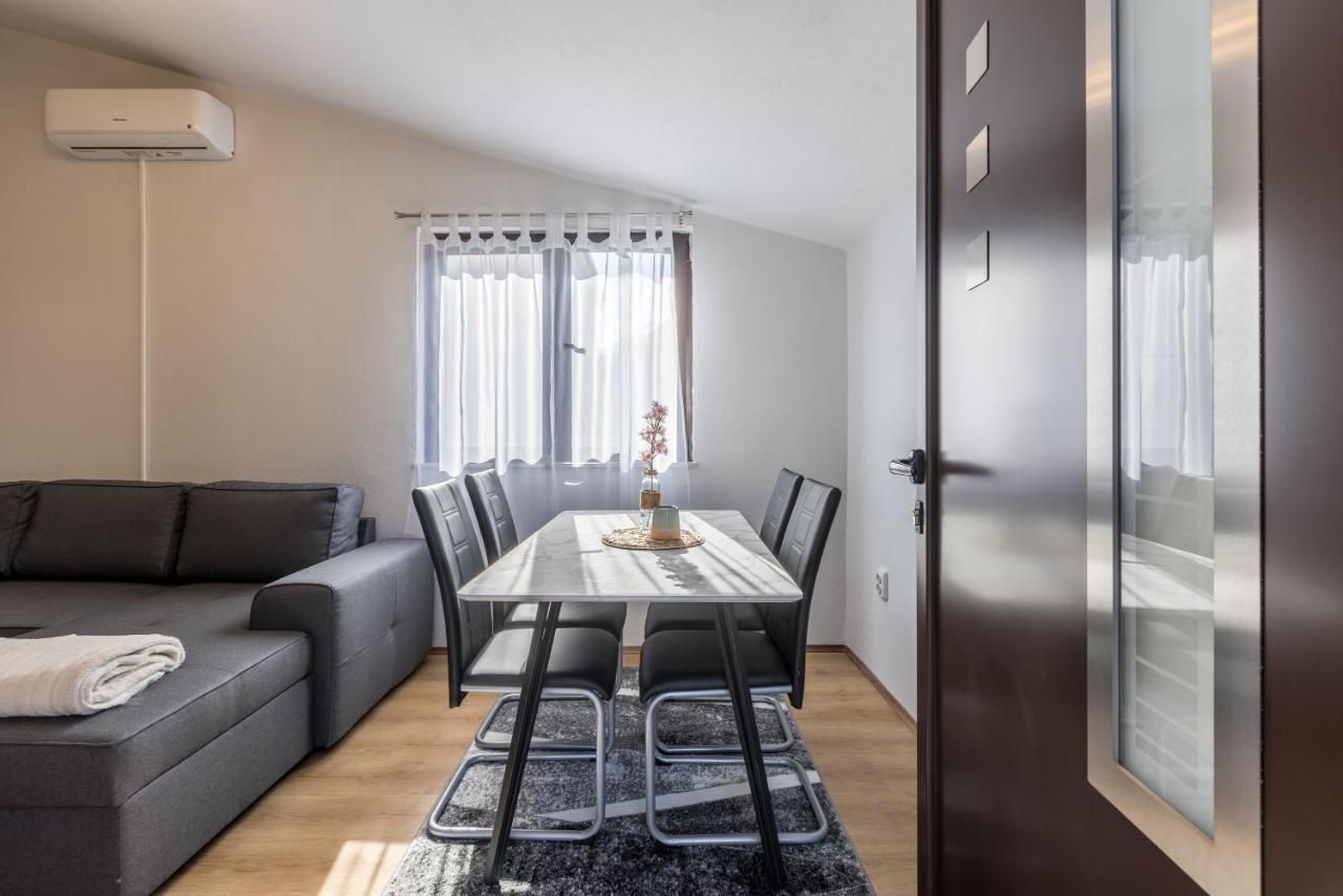 Apartment Lamaro Каштела Экстерьер фото